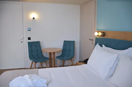 arethusa-hotel_athens-greece_double-with-balcony-room_02_original_copy_1