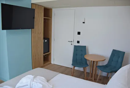 arethusa-hotel_athens-greece_double-with-balcony-room_03_original