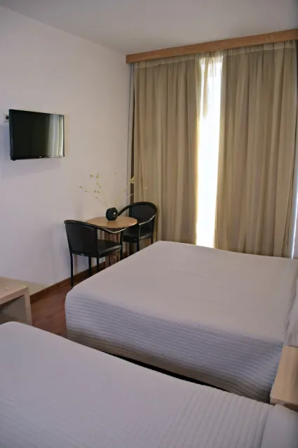 arethusa-hotel_athens-greece_triple-room_02_original