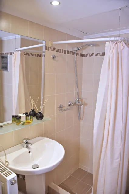arethusa-hotel_athens-greece_triple-room_04_original