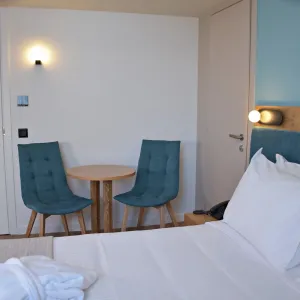 arethusa-hotel_athens-greece_double-with-balcony-room_02_original
