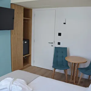 arethusa-hotel_athens-greece_double-with-balcony-room_03_original